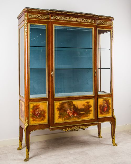 EXCEPTIONAL FRENCH KINGWOOD VERNIS MARTIN ORMOLU MOUNTED VITRINE CABINET IN THE MANNER OF FRANOIS LINKE - ADDITIONAL PHOTO 1