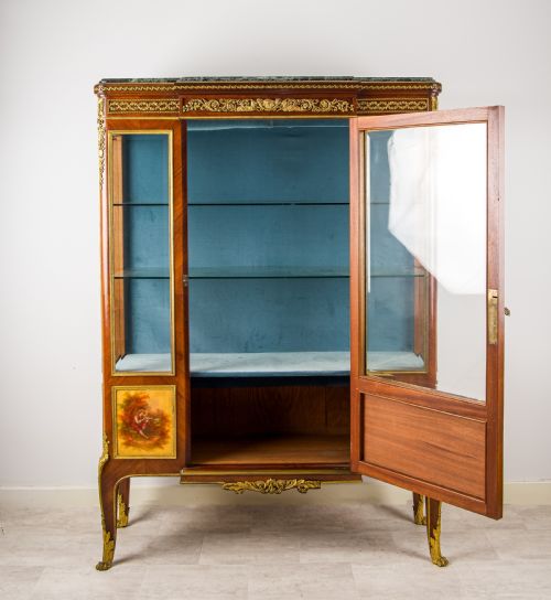 EXCEPTIONAL FRENCH KINGWOOD VERNIS MARTIN ORMOLU MOUNTED VITRINE CABINET IN THE MANNER OF FRANOIS LINKE - ADDITIONAL PHOTO 6