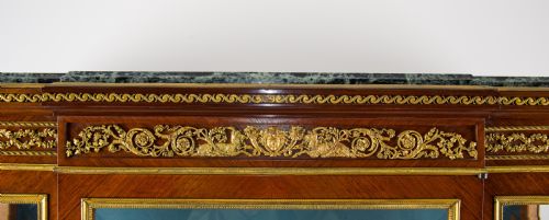 EXCEPTIONAL FRENCH KINGWOOD VERNIS MARTIN ORMOLU MOUNTED VITRINE CABINET IN THE MANNER OF FRANOIS LINKE - ADDITIONAL PHOTO 10