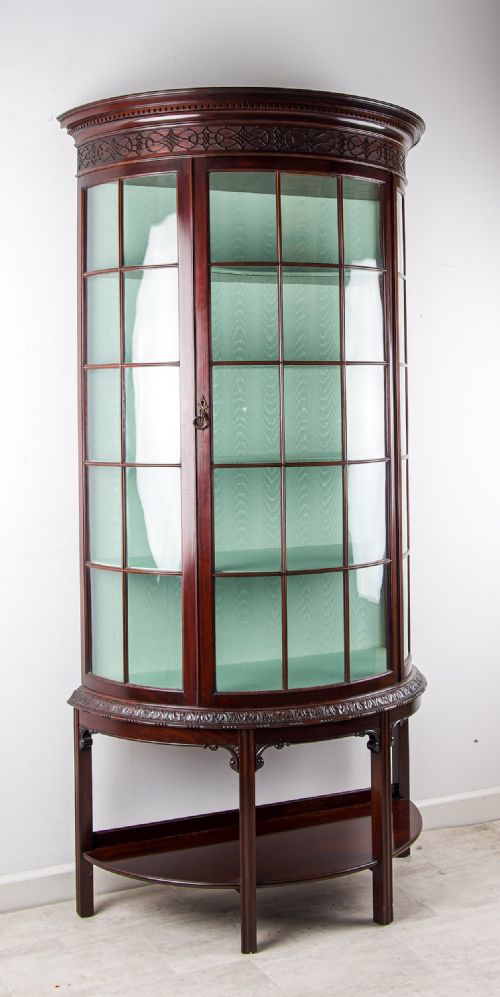 19TH CENTURY MAHOGANY CHIPPENDALE STYLE DEMILUNE GLAZED CABINET - ADDITIONAL PHOTO 3