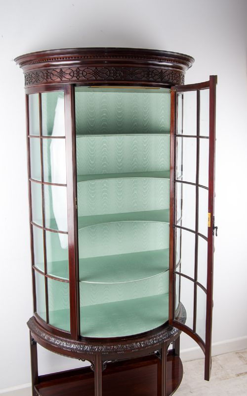 19TH CENTURY MAHOGANY CHIPPENDALE STYLE DEMILUNE GLAZED CABINET - ADDITIONAL PHOTO 1