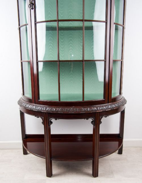 19TH CENTURY MAHOGANY CHIPPENDALE STYLE DEMILUNE GLAZED CABINET - ADDITIONAL PHOTO 2