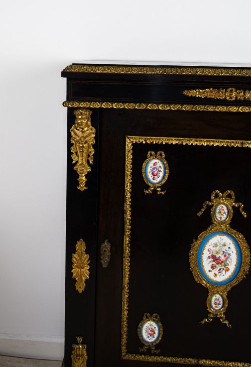 ANTIQUE FRENCH EBONISED ORMOLU MOUNTED CABINET WITH SEVRES STYLE PORCELAIN PLAQUES - ADDITIONAL PHOTO 2