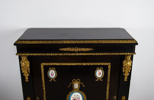 ANTIQUE FRENCH EBONISED ORMOLU MOUNTED CABINET WITH SEVRES STYLE PORCELAIN PLAQUES - ADDITIONAL PHOTO 3