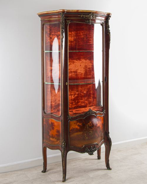 19THCENTURY VERNIS MARTIN VITRINE CABINET WITH MARBLE TOP ORMOLU IN THE MANNER OF FRANOIS LINKE - ADDITIONAL PHOTO 1