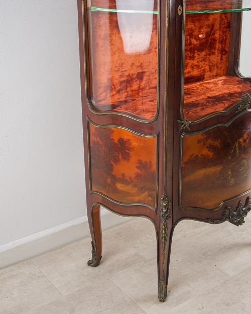 19THCENTURY VERNIS MARTIN VITRINE CABINET WITH MARBLE TOP ORMOLU IN THE MANNER OF FRANOIS LINKE - ADDITIONAL PHOTO 4