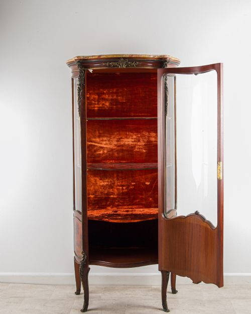19THCENTURY VERNIS MARTIN VITRINE CABINET WITH MARBLE TOP ORMOLU IN THE MANNER OF FRANOIS LINKE - ADDITIONAL PHOTO 6