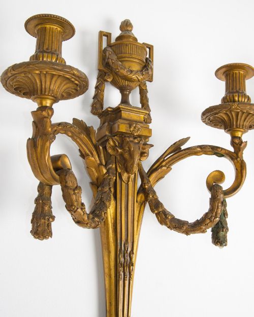 PAIR OF ANTIQUE FRENCH GILT BRONZE WALL SCONCES WITH RAMS HEAD MASKS LOUIS XVI STYLE ORMOLU WALL LIGHTS C19TH CENTURY - ADDITIONAL PHOTO 3