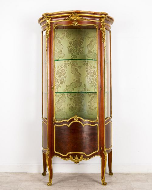 fig 1. An antique French Louis XV style vitrine cabinet featuring a marble top, glass panels, a fabric-lined interior with glass shelves, and gilt bronze mounts throughout.