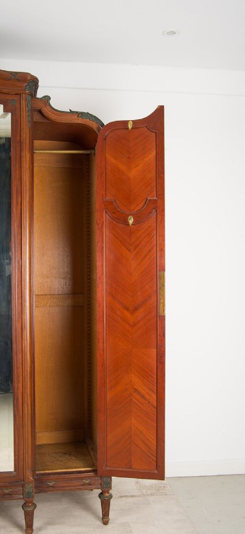 ANTIQUE FRENCH MAHOGANY ARMOIRE WARDROBE WITH MIRROR GILT BRONZE ORMOLU MOUNTS - ADDITIONAL PHOTO 4