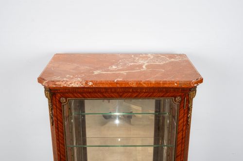 ANTIQUE KINGWOOD ORMOLU DISPLAY CABINET BY FRANOIS LINKE WITH MARBLE TOP - ADDITIONAL PHOTO 6
