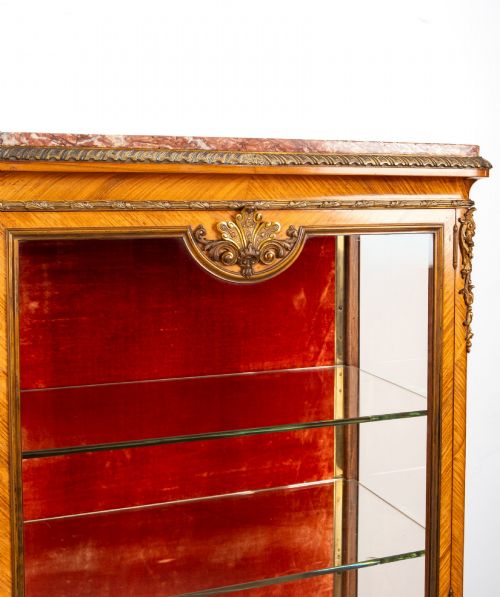EXCEPTIONAL MATCHED PAIR ANTIQUE FRENCH KINGWOOD VERNIS MARTIN VITRINE DISPLAY CABINETS WITH MARBLE TOPS ORMOLU MOUNTS C1880 - ADDITIONAL PHOTO 5
