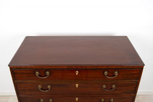 ANTIQUE 19TH CENTURY MAHOGANY SHERATON STYLE CHEST OF DRAWERS C1860 - ADDITIONAL PHOTO 4