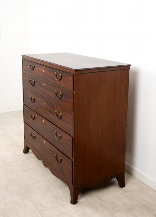 ANTIQUE 19TH CENTURY MAHOGANY SHERATON STYLE CHEST OF DRAWERS C1860 - ADDITIONAL PHOTO 5