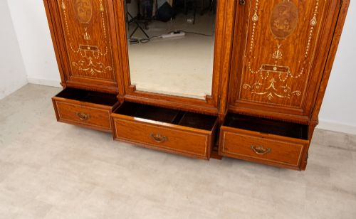 ANTIQUE EDWARDIAN SATINWOOD PAINTED TRIPLE WARDROBE C1900 LARGE INLAID MIRRORED ARMOIRE - ADDITIONAL PHOTO 10