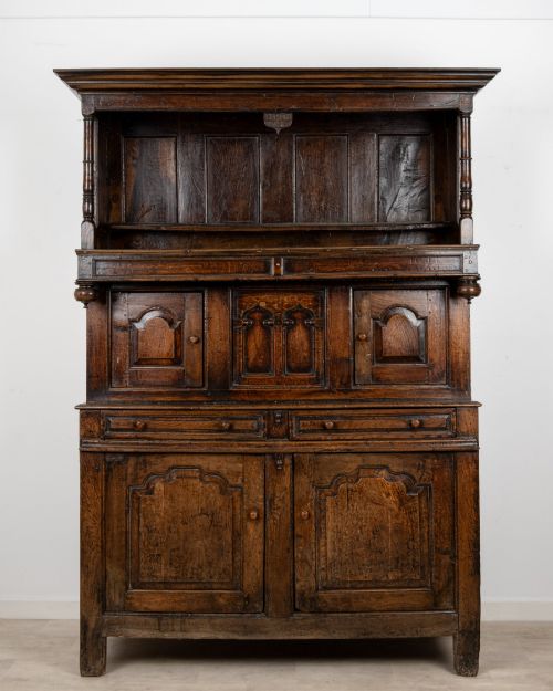 Antique Welsh Oak Cwpwrdd Tridarn Dated 1743