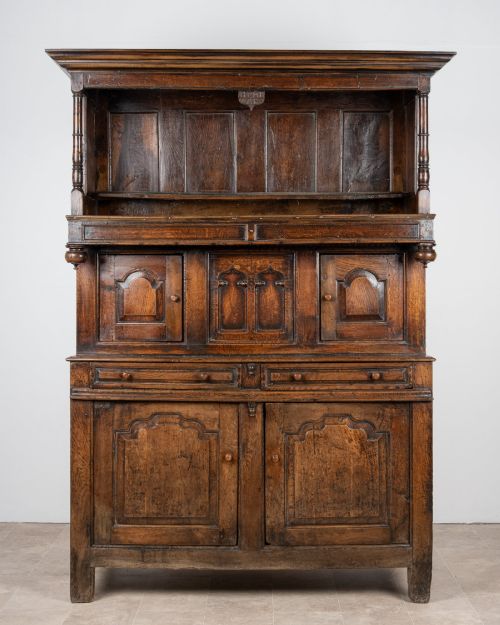 Antique Welsh Oak Cwpwrdd Tridarn Cupboard - Dated 1743