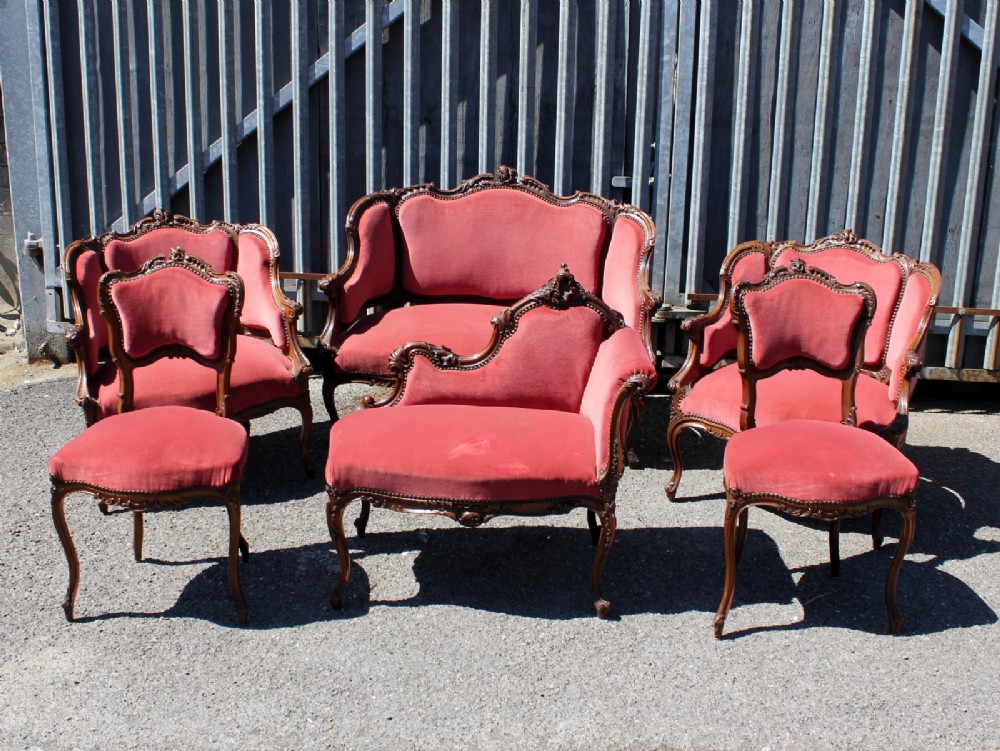 A GOOD QUALITY FRENCH WALNUT ROCOCO PARLOUR SUITE 