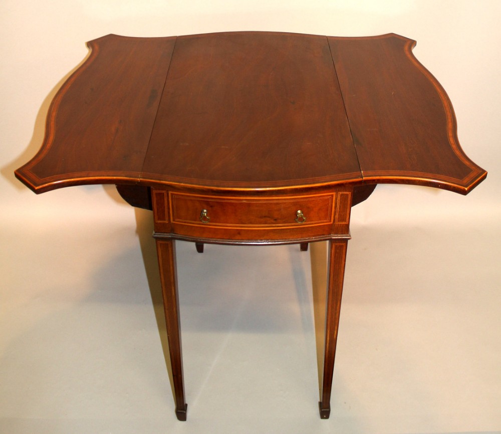An Edwardian Mahogany & Satinwood Banded Pembroke Table