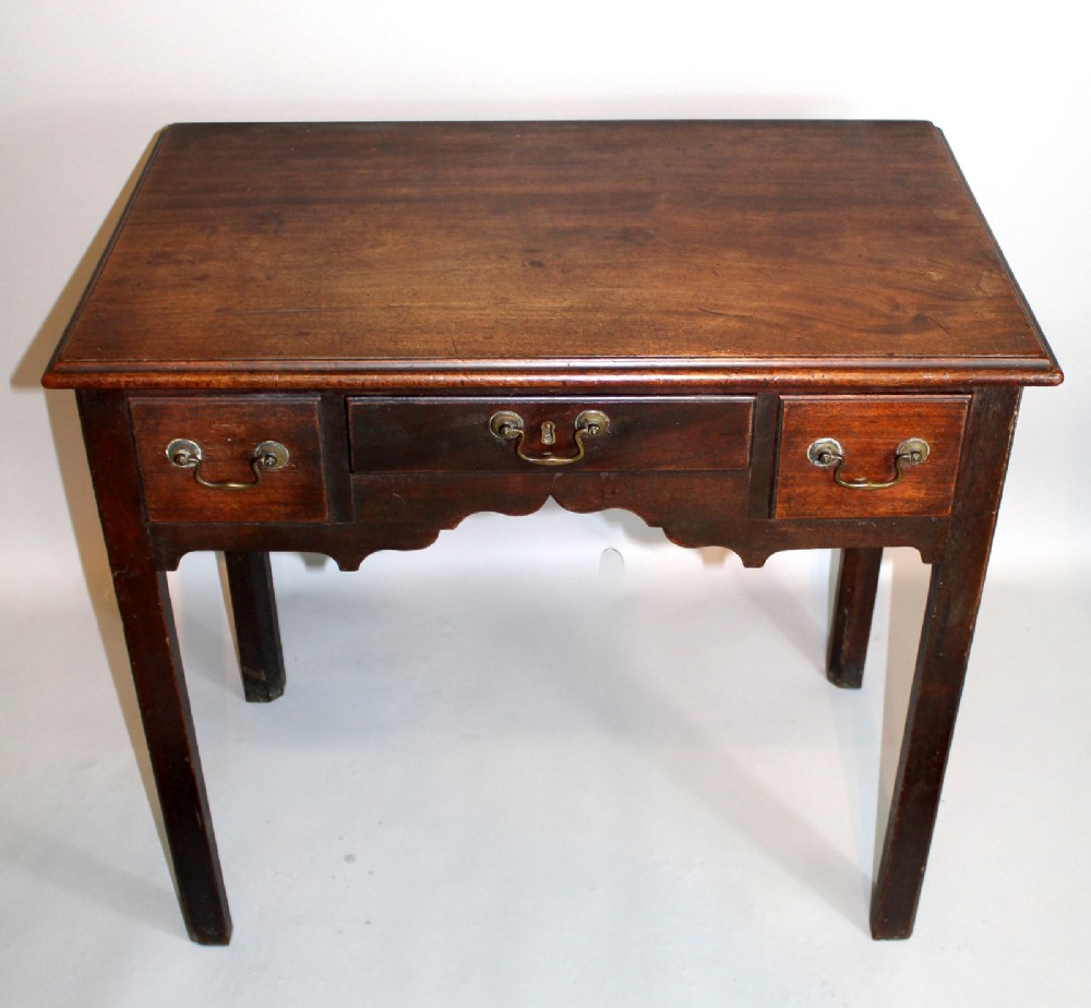GEORGIAN MAHOGANY 3 DRAW LOWBOY 