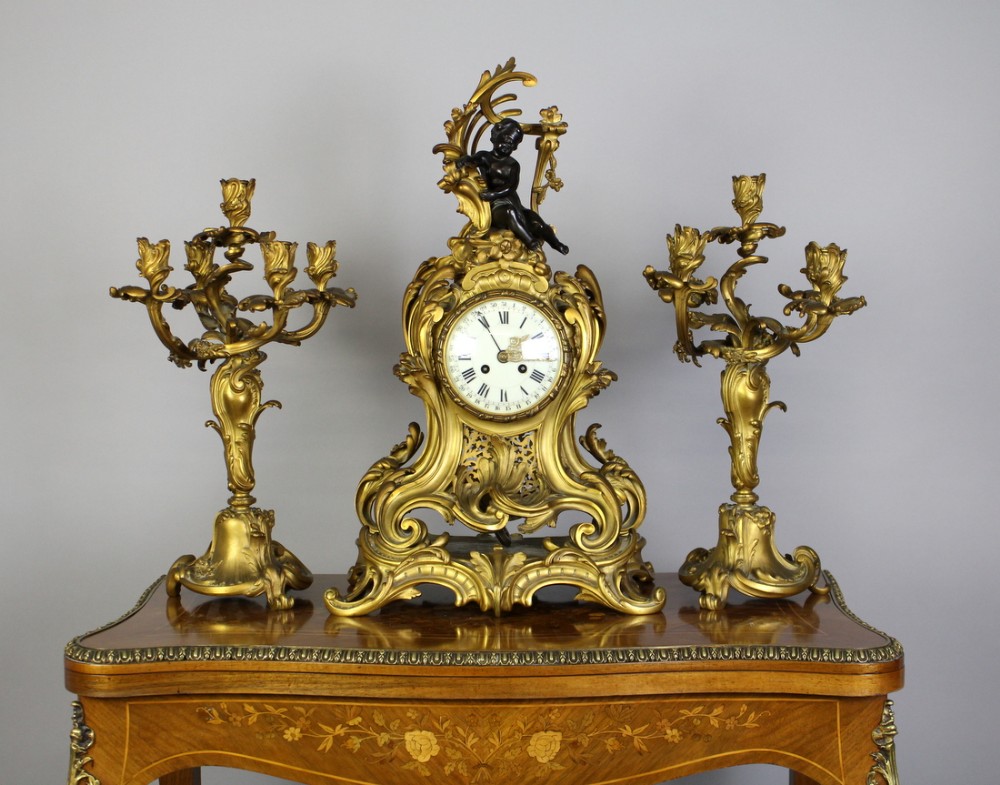 A SUPERB QUALITY GILT BRONZE CLOCK SET IN ROCOCO STYLE