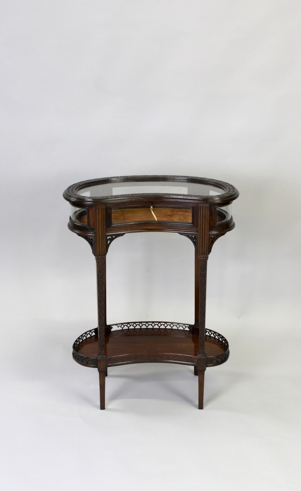 A PRETTY SIZE FRENCH KIDNEY SHAPED BIJOUTERIE TABLE 