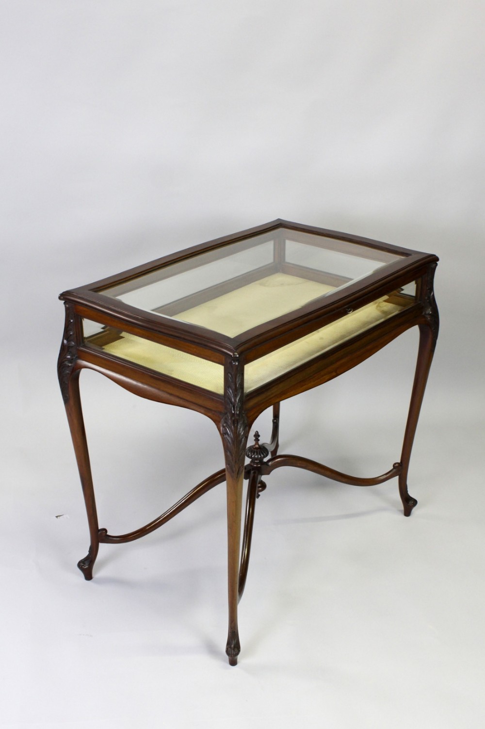 A MAHOGANY BIJOUTERIE DISPLAY TABLE 