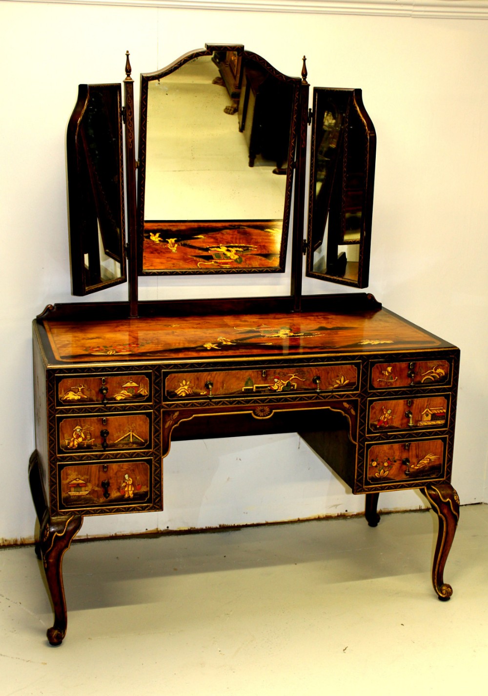 A SUPERB CHINOISERIE DECORATED AND BURR WALNUT DRESSING TABLE BY MAPLE AND CO