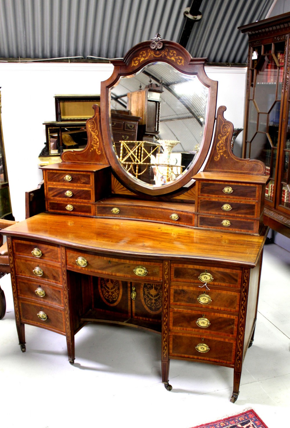 A BEAUTIFUL 19TH CENTURY MAHOGANY AND INLAID DRESSING TABLE IN THE MANNER OF EDWARDS & ROBERTS