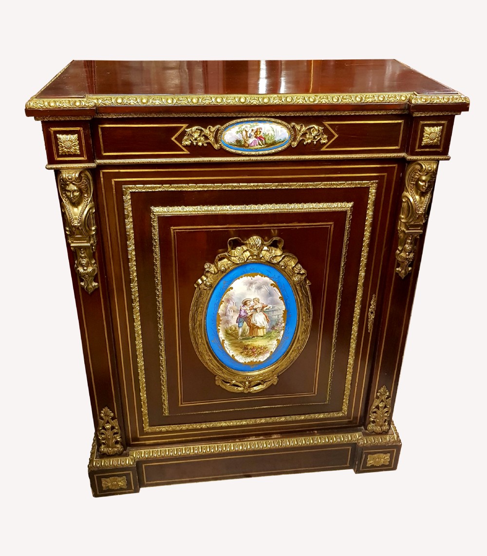 A MAHOGANY SIDE CABINET WITH GILT BRONZE MOUNTS AND PORCELAIN PLAQUES