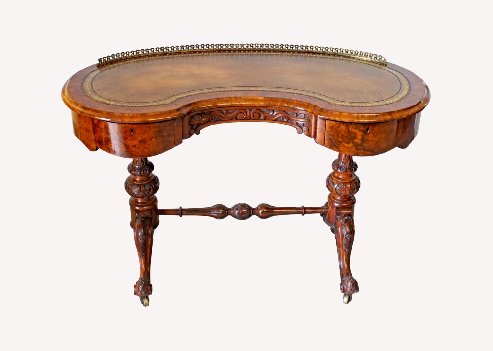 A BEAUTIFUL QUALITY BURR WALNUT KIDNEY SHAPED WRITING DESK