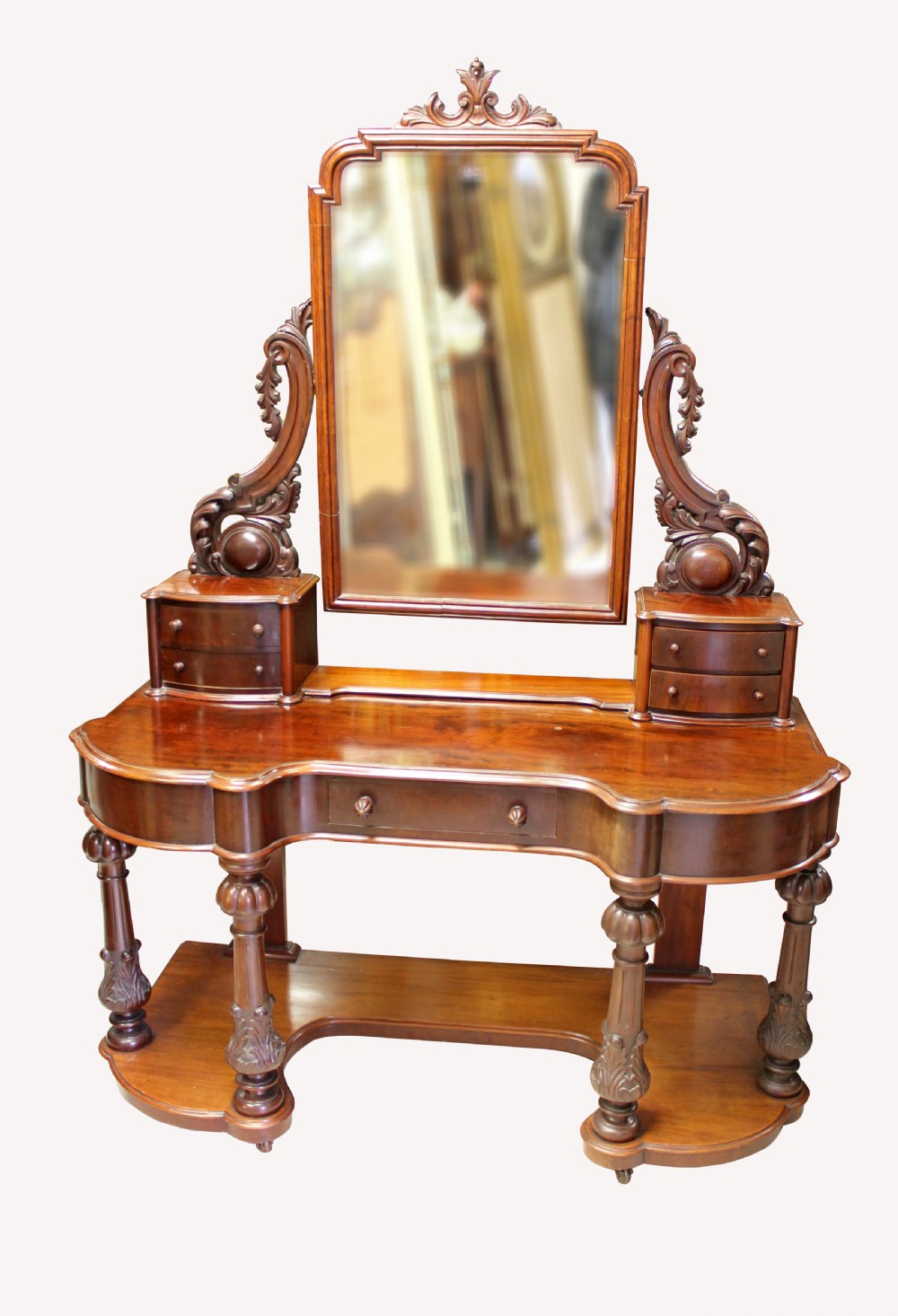 A BEAUTIFUL MAHOGANY LADIES VANITY DUCHESS DRESSING TABLE