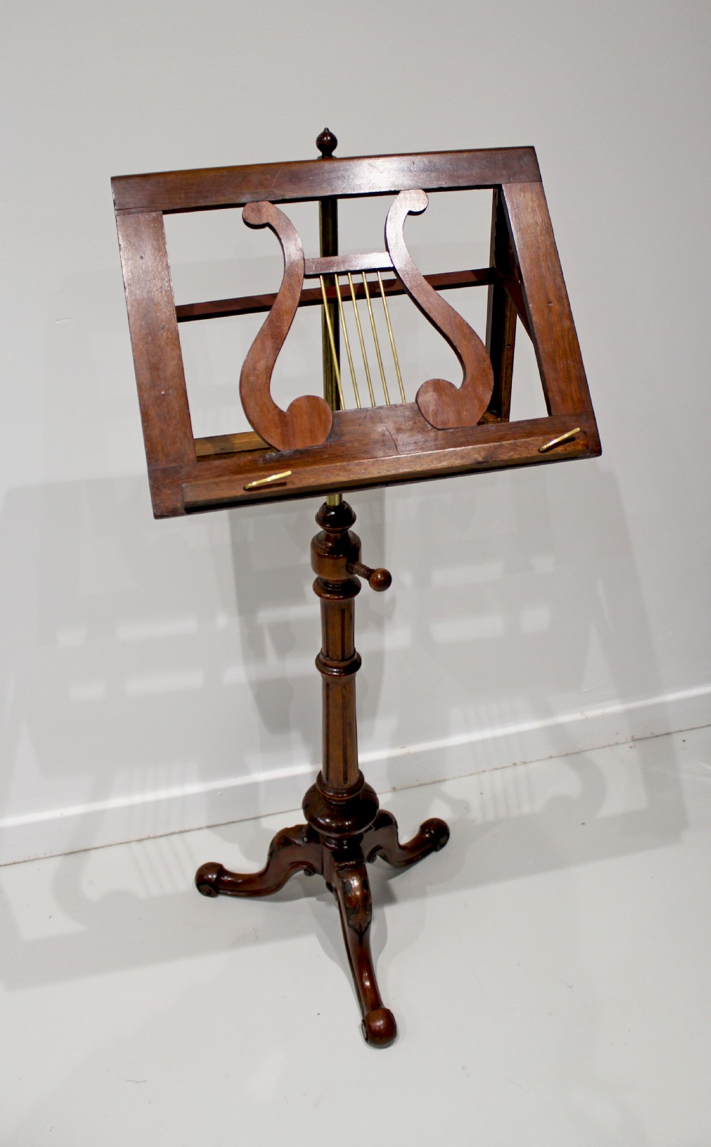 A LOVELY VICTORIAN WALNUT MUSIC STAND 