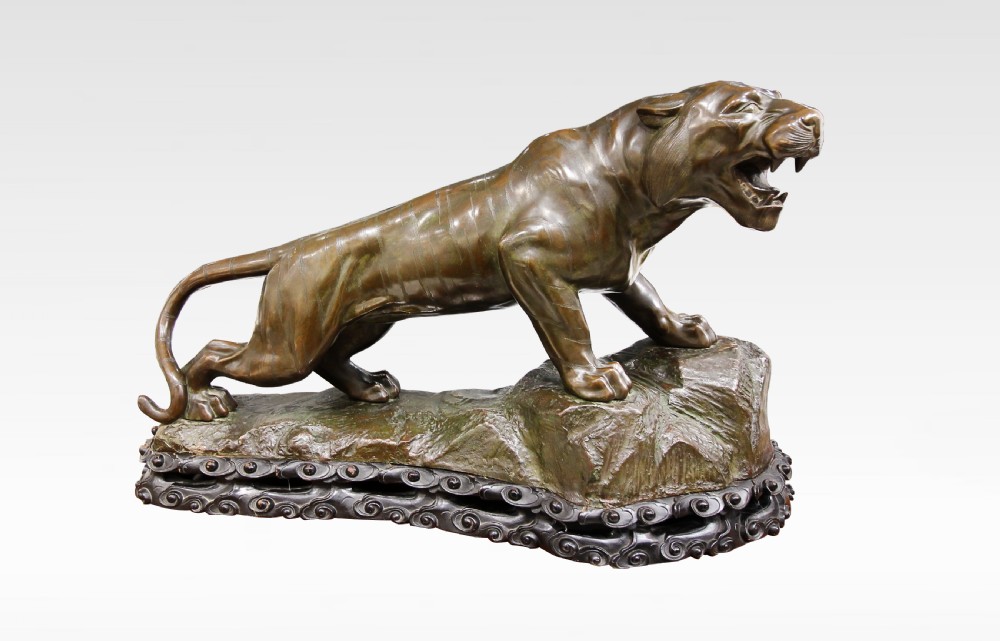 A RARE SIZED LARGE MEIJI BRONZE TIGER