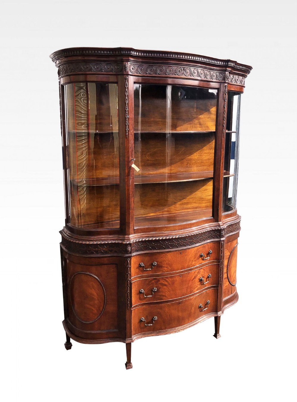 A BEAUTIFUL MAHOGANY SERPENTINE CHIPPENDALE STYLE DISPLAY CABINET