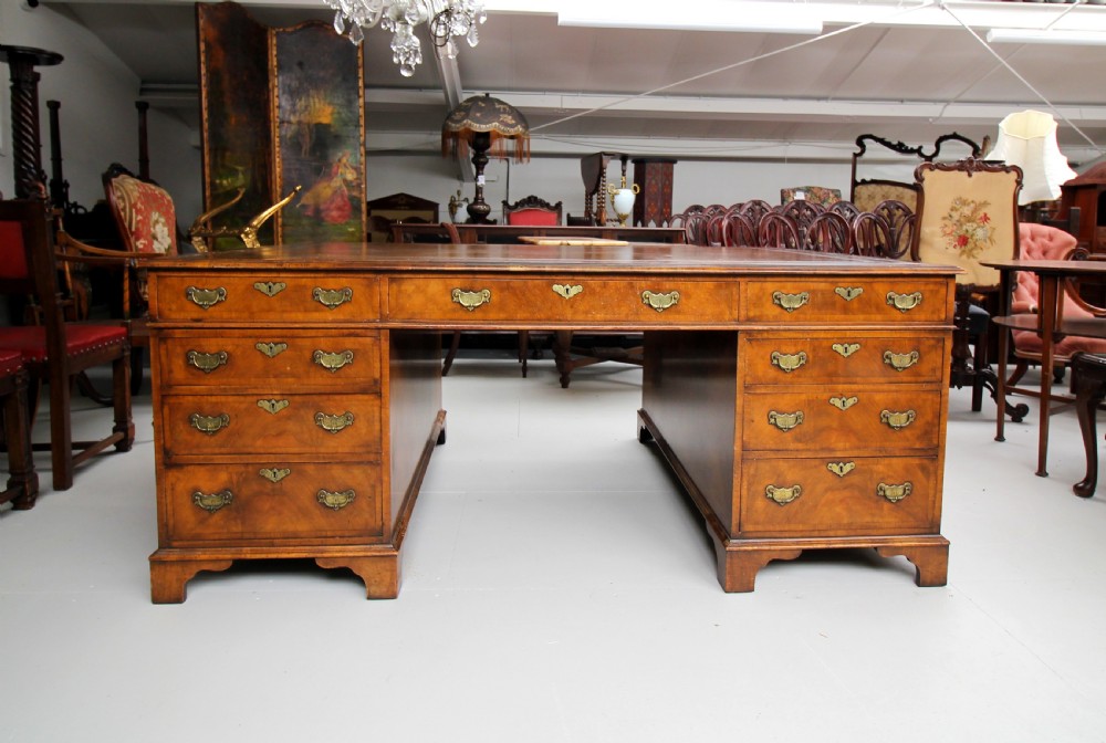 A BEAUTIFUL WALNUT PEDESTAL DESK View IX