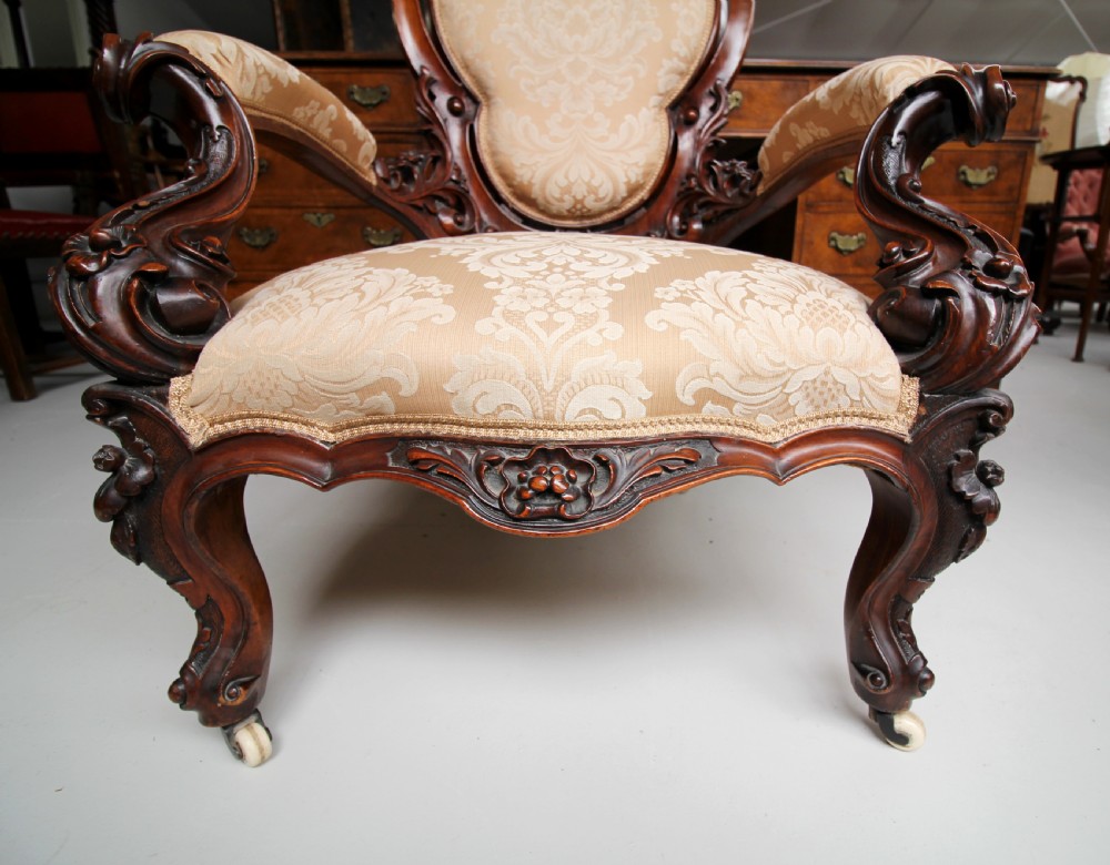 A BEAUTIFUL VICTORIAN CARVED WALNUT ARMCHAIR View V