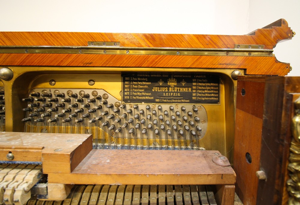 A STUNNING BURR WALNUT, MARQUETRY & ORMOLU MOUNTED UPRIGHT PIANO BY JULIUS BLUTHNER View VIII