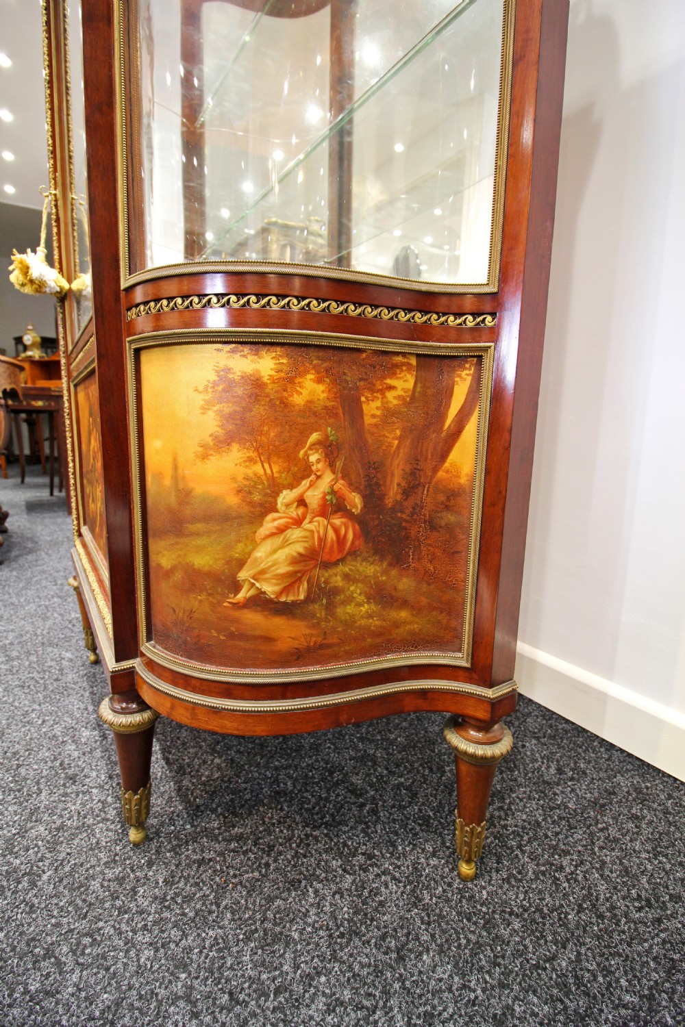 A STUNNING QUALITY VERNIS MARTIN VITRINE BY FRANCOIS LINKE View III