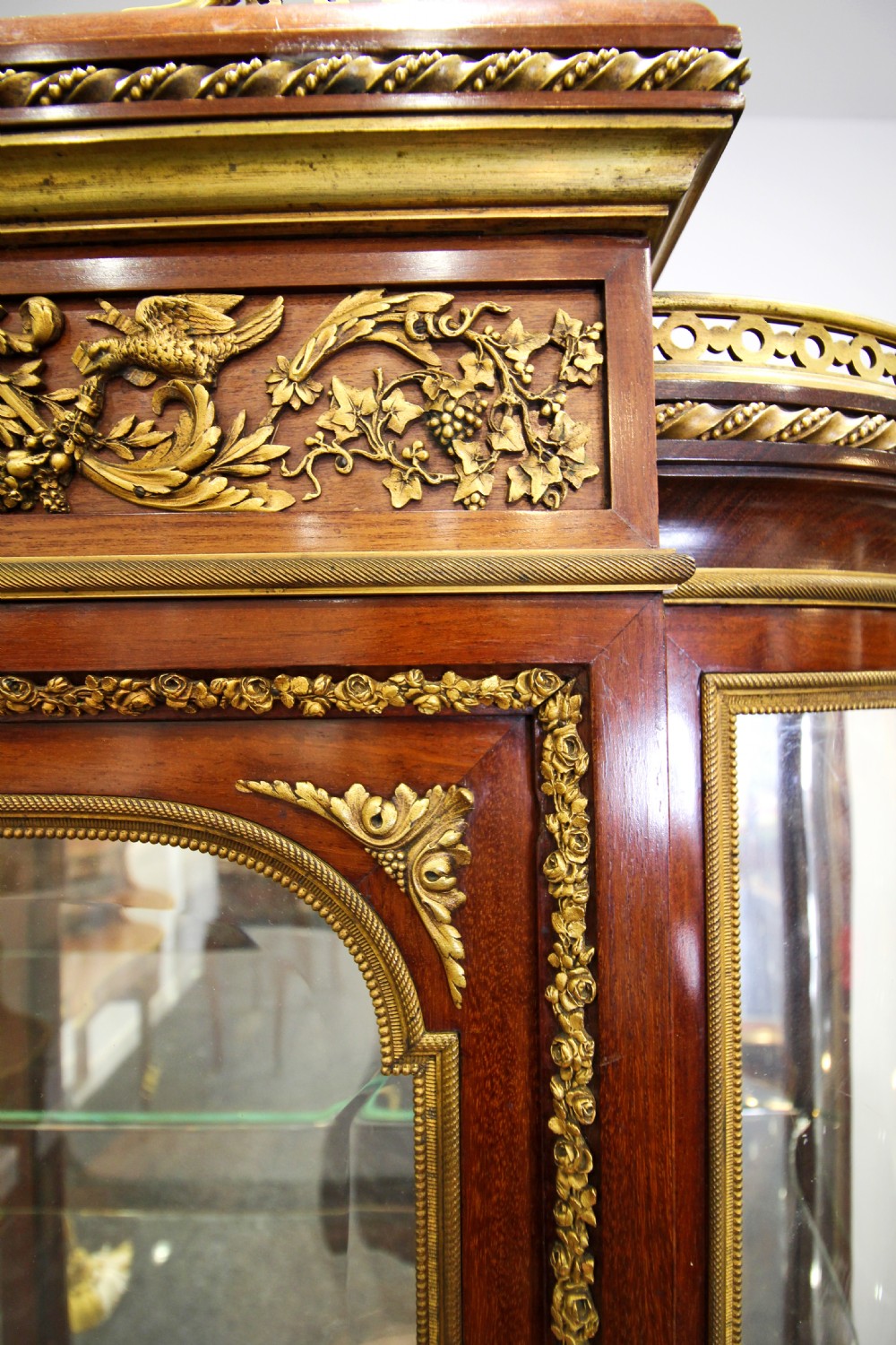 A STUNNING QUALITY VERNIS MARTIN VITRINE BY FRANCOIS LINKE View IV