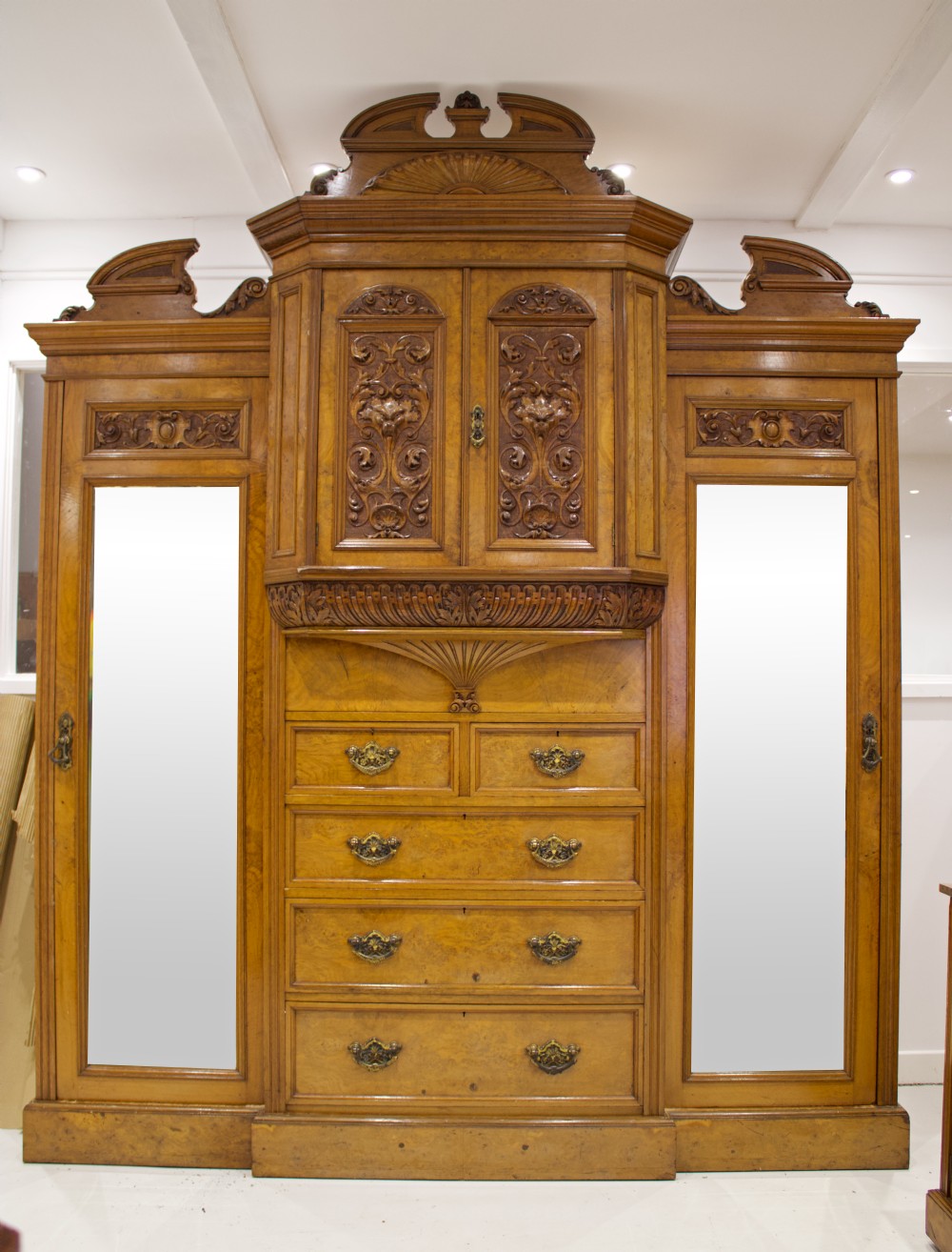 STUNNING BURR WALNUT 3 PIECE BEDROOM SUITE BY BARBER & SON View IV