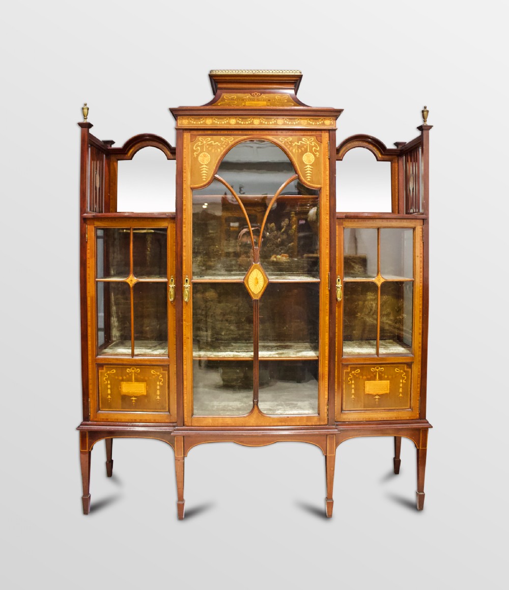 A BEAUTIFUL EDWARDIAN INLAID DISPLAY CABINET 