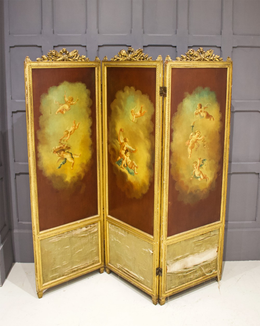 A BEAUTIFUL CARVED GILTWOOD 3 FOLD HAND PAINTED SCREEN