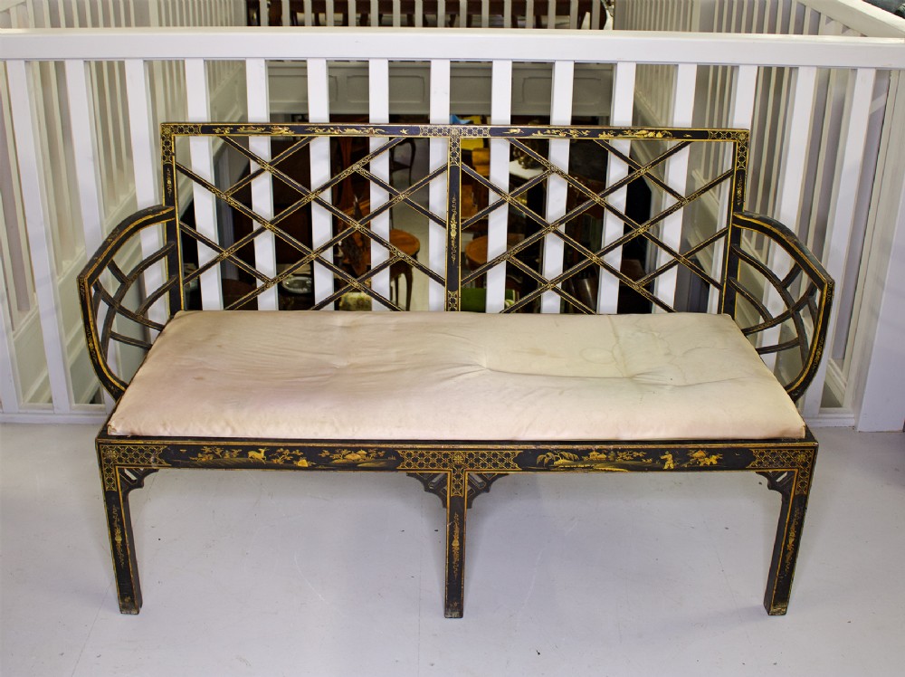 A BEAUTIFUL JAPANESE LACQUERED SETTEE 