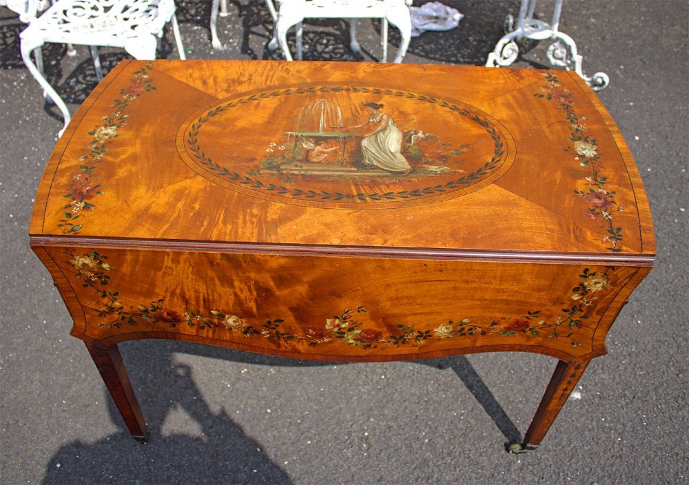 A BEAUTIFUL SATINWOOD PAINTED PEMBROKE TABLE