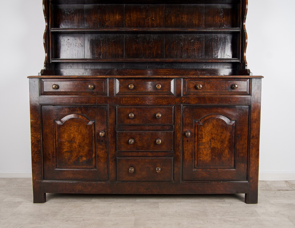 Large Antique English Oak Dresser with Plate Rack – 20th Century Country House Farmhouse Sideboard View IV