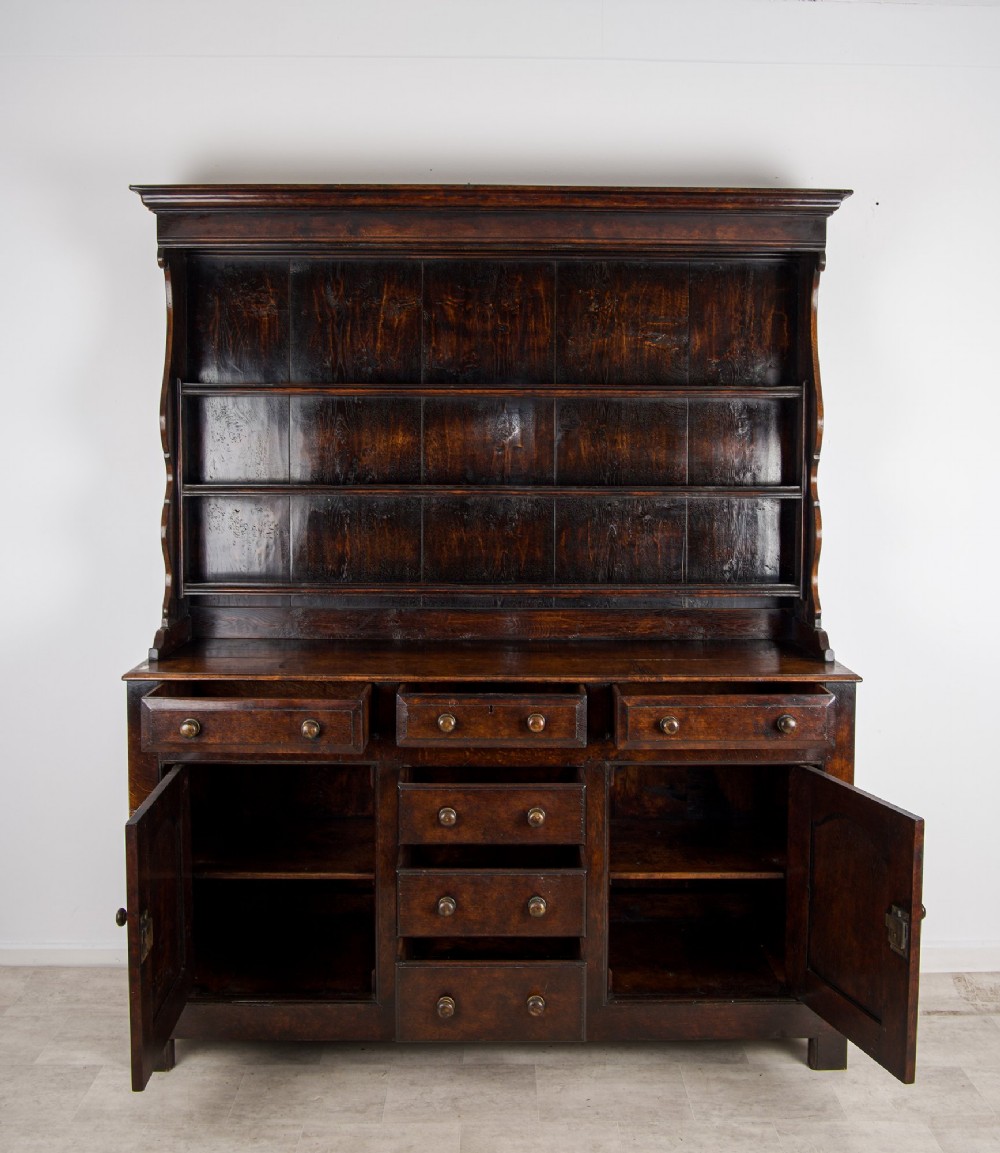 Large Antique English Oak Dresser with Plate Rack – 20th Century Country House Farmhouse Sideboard View V