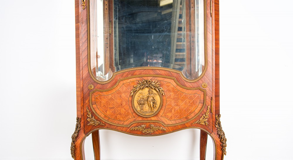 An antique French kingwood vitrine cabinet featuring ornate ormolu mounts, a glazed door with a mirrored interior back, and a contoured marble top resting on slender cabriole legs. View III