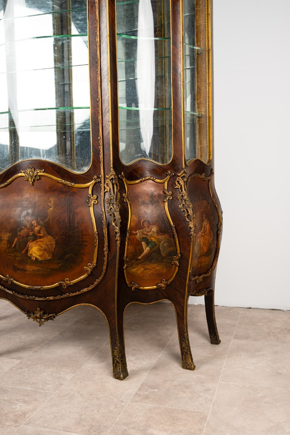 A French Louis XV style Vernis Martin bombe vitrine display cabinet featuring kingwood veneer, gilt-bronze mounts, glass panels, and hand-painted figurative scenes. View X