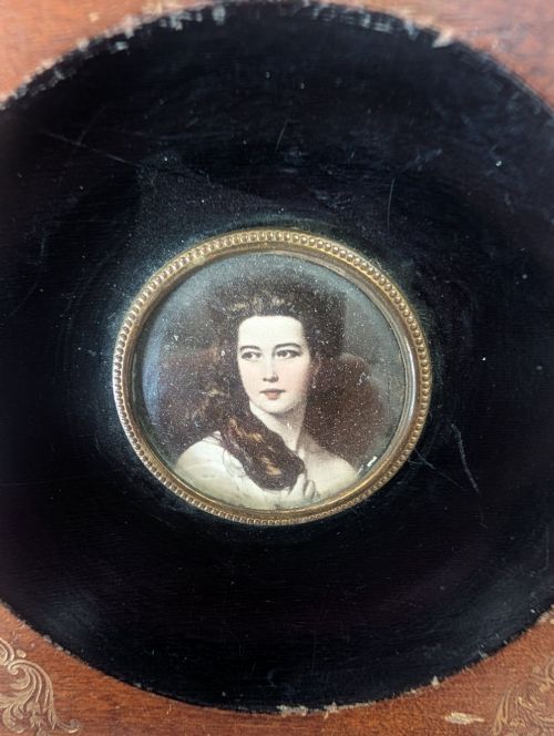 PAIR REGENCY OR EARLY VICTORIAN FRAMES WITH PRINTS OF MINIATURES - ADDITIONAL PHOTO 7